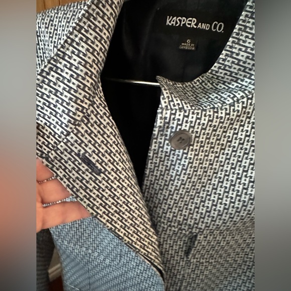 Very flattering. Button up blue and white pattern jacket. Flap pockets - Picture 3 of 6